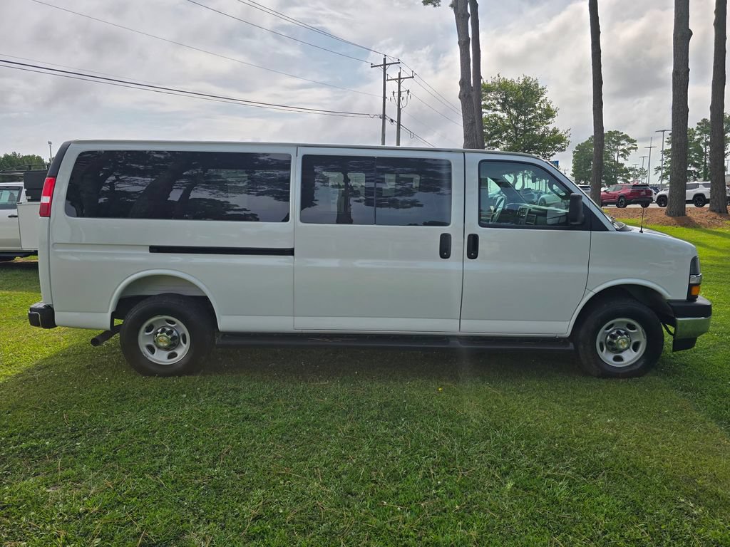 Used 2025 Chevrolet Express 3500 LT w/ LT Preferred Equipment Group RWD image 6
