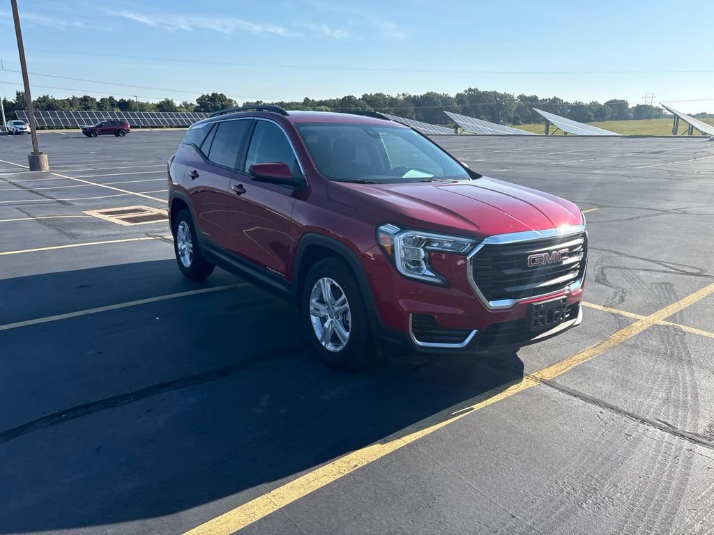 Used 2024 GMC Terrain SLE w/ Driver Convenience Package FWD image 7