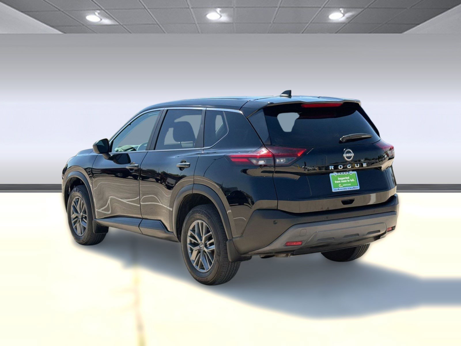 Used 2023 Nissan Rogue S image 3
