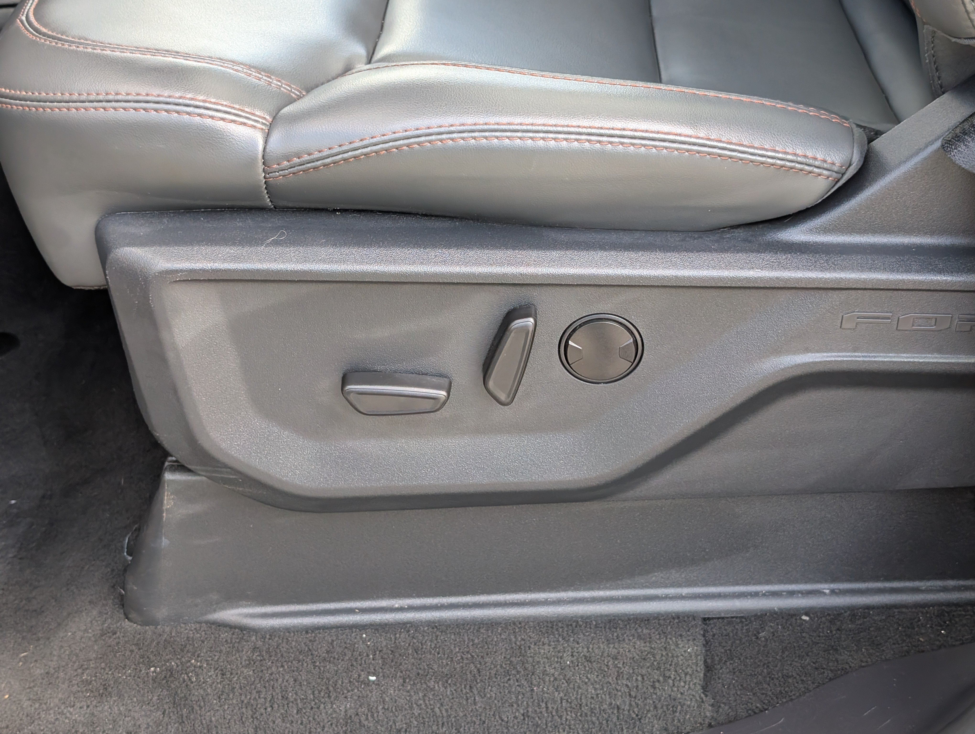 Certified 2025 Ford Expedition Active AWD/4WD image 30