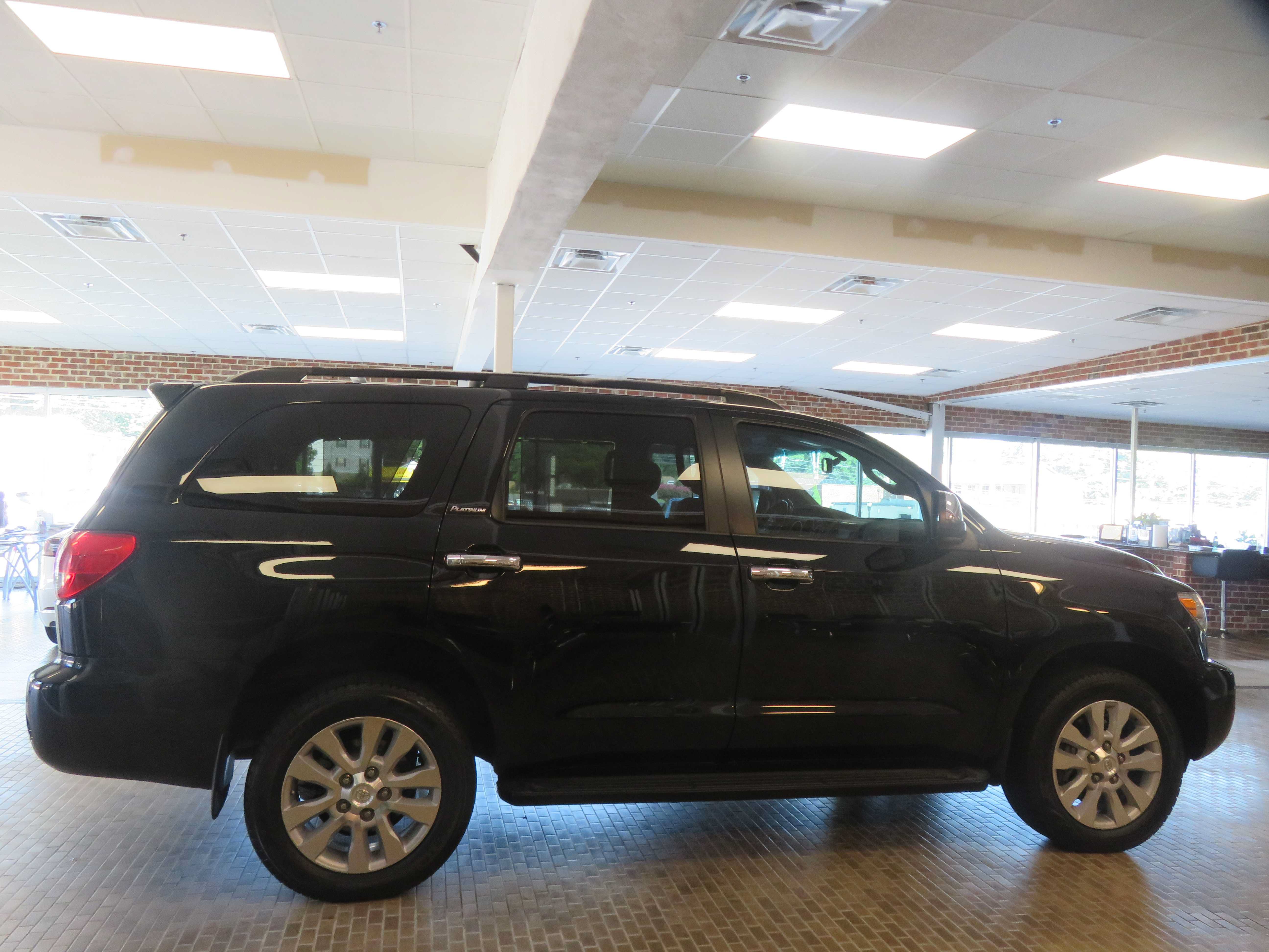 Used 2017 Toyota Sequoia Platinum RWD image 85