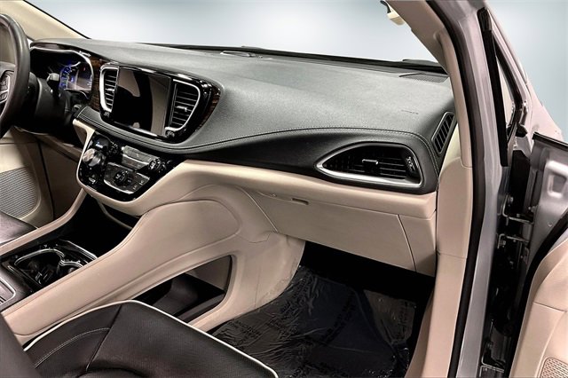 Used 2023 Chrysler Pacifica Limited image 26