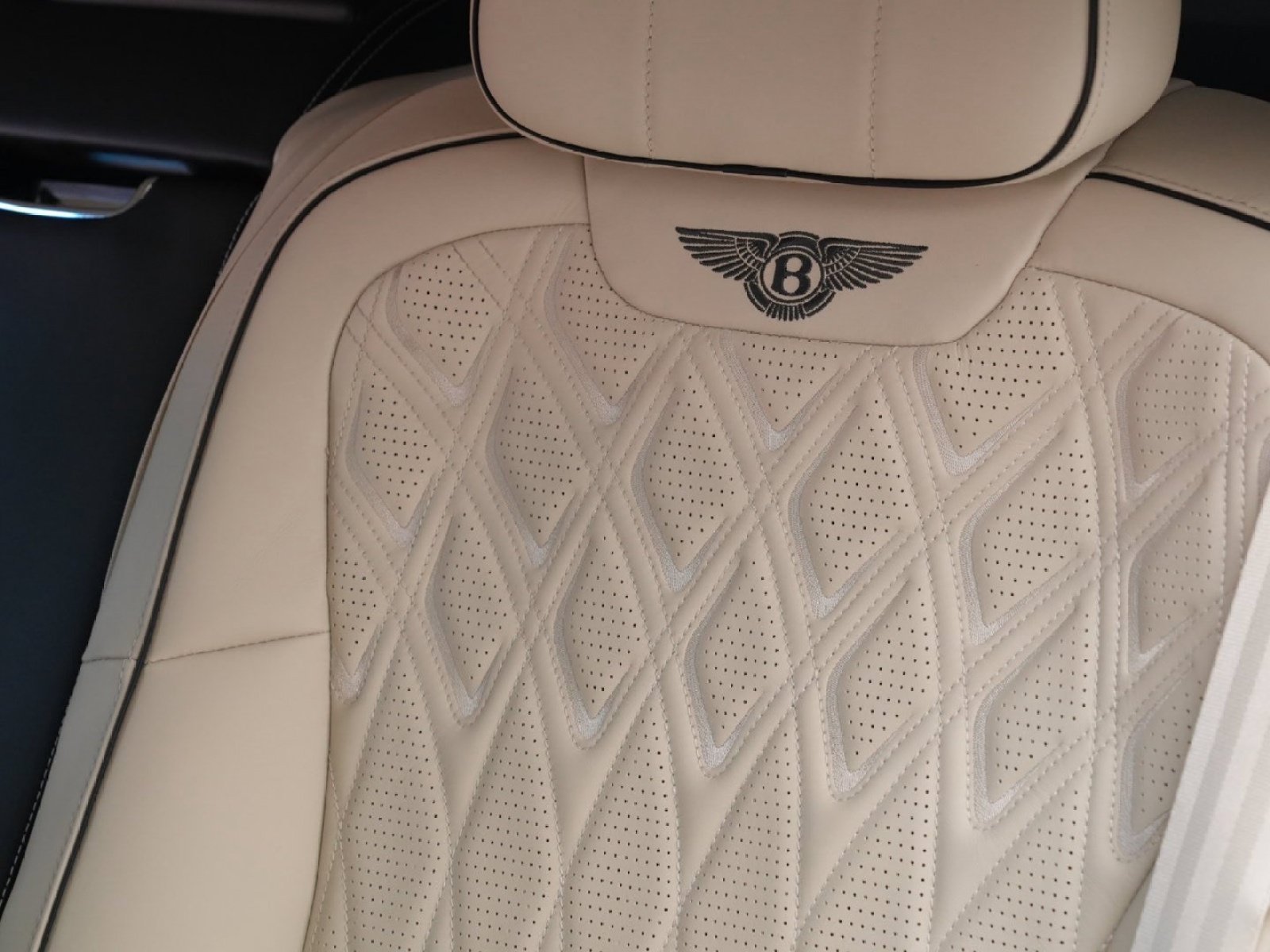Used 2026 Bentley Flying Spur Azure AWD/4WD image 24