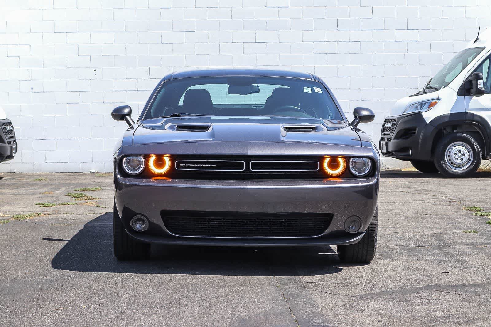 Used 2022 Dodge Challenger SXT RWD image 2