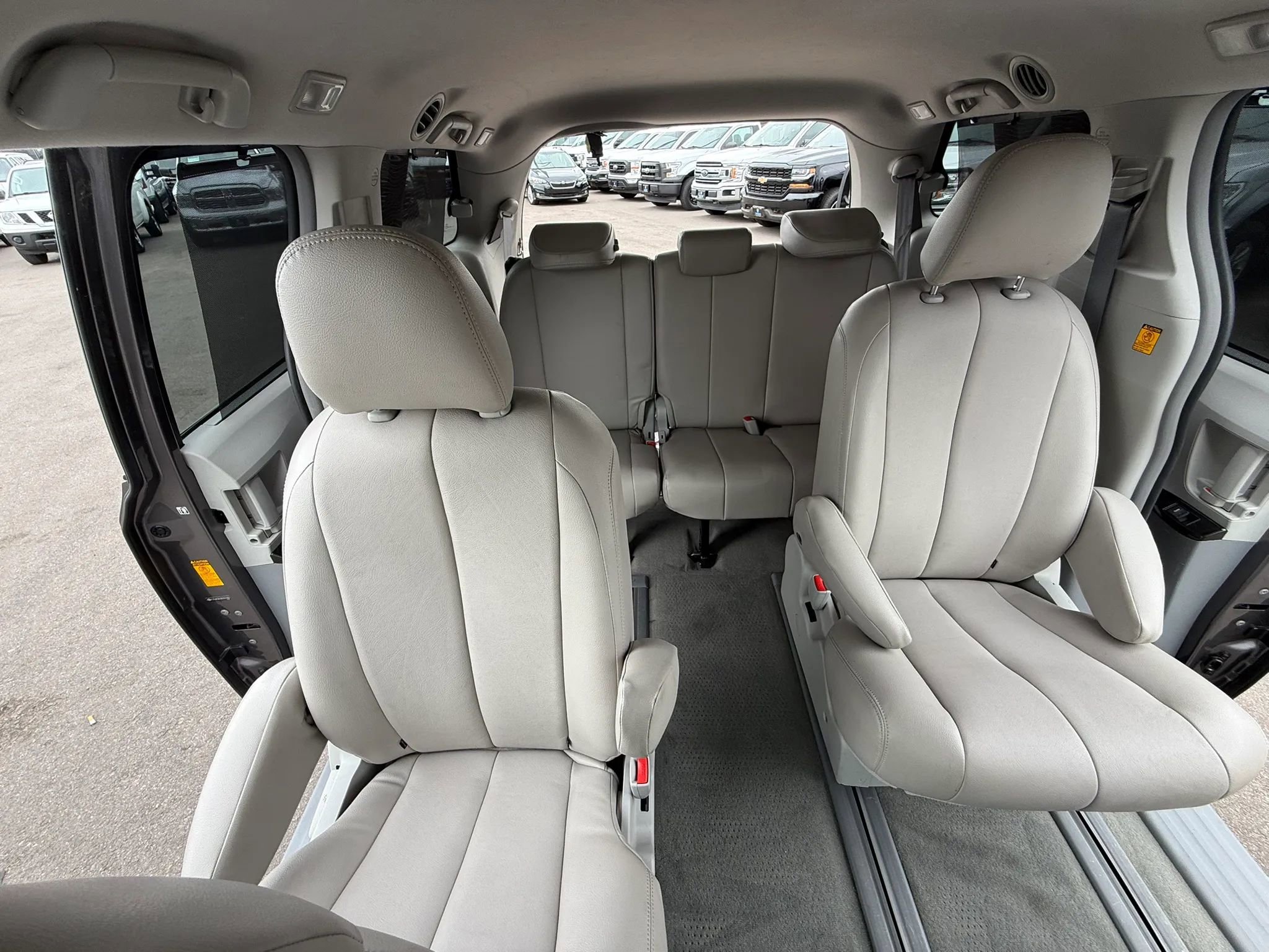 Used 2013 Toyota Sienna LE w/ Towing Pkg image 37