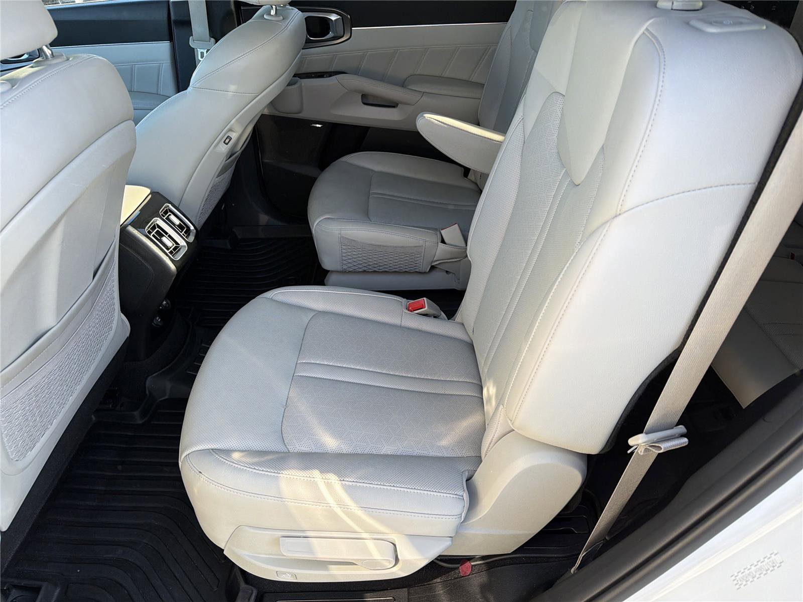Used 2022 Kia Sorento SX Prestige w/ Panoramic Sunroof Package AWD/4WD image 22