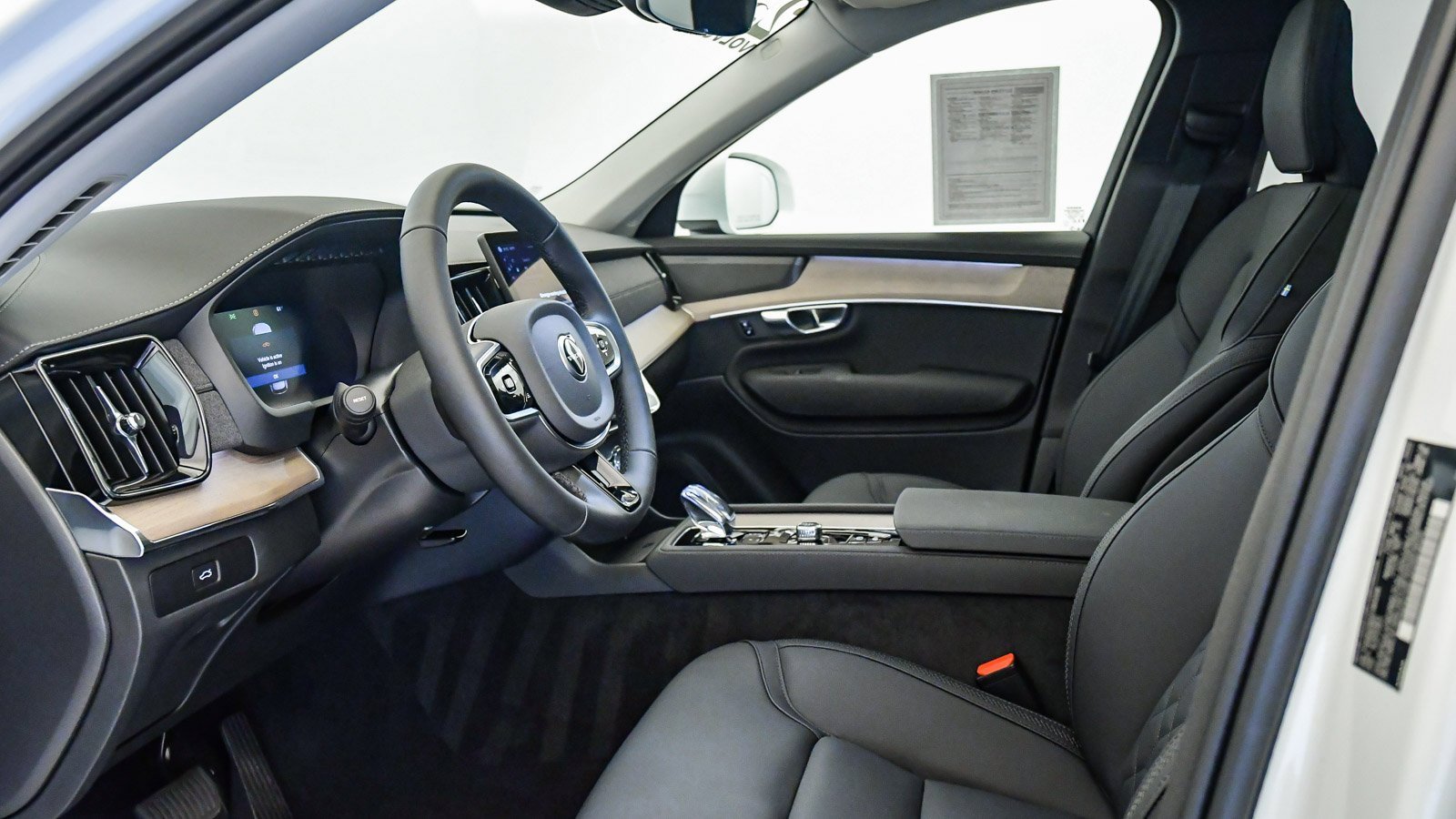 Certified 2025 Volvo XC90 B6 Plus w/ Protection Package Premier image 20