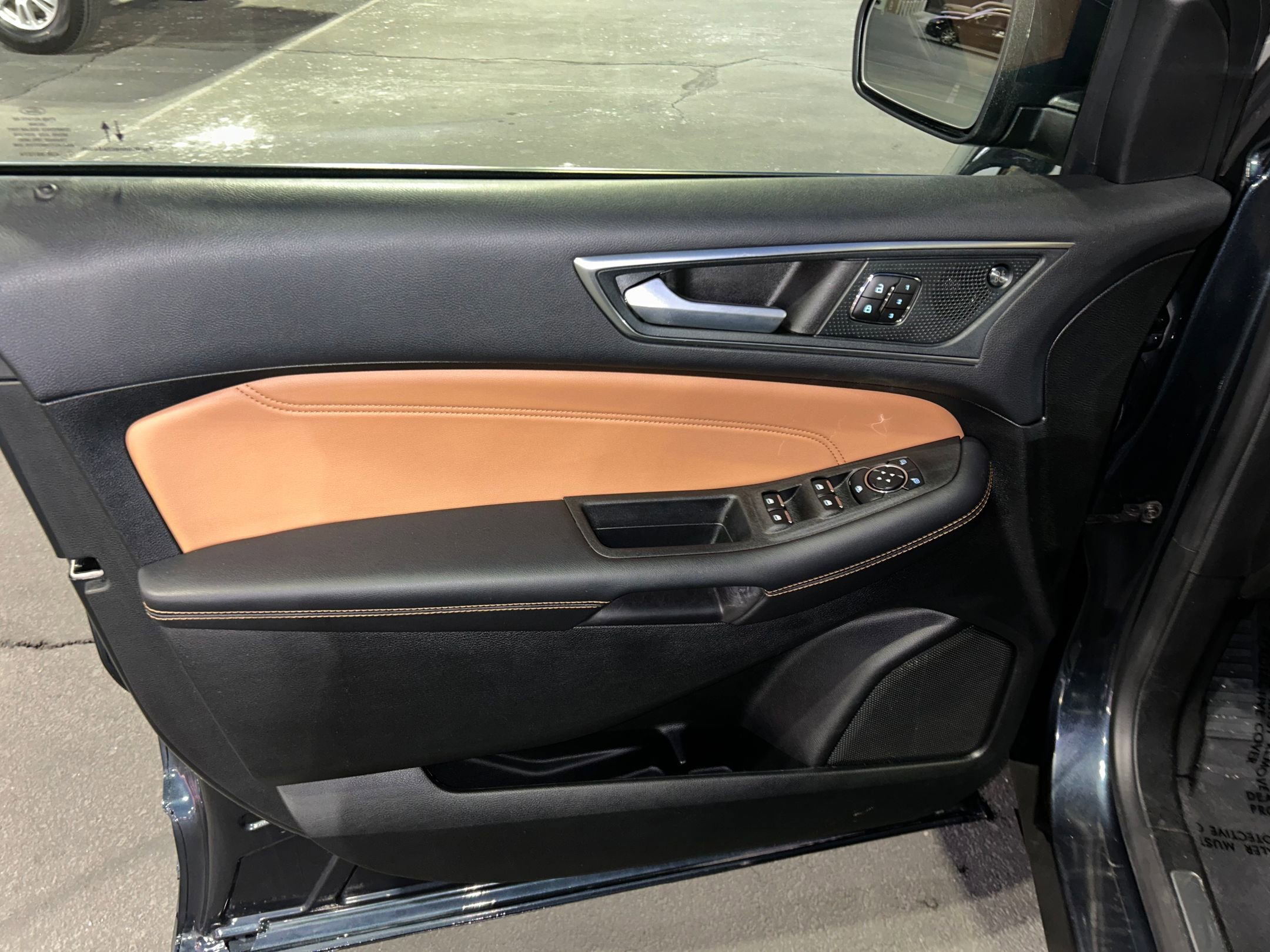 Used 2024 Ford Edge Titanium w/ Titanium Elite Package image 9