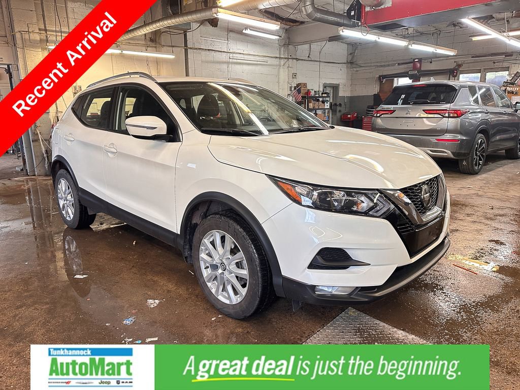 Used 2021 Nissan Rogue Sport SV image 1