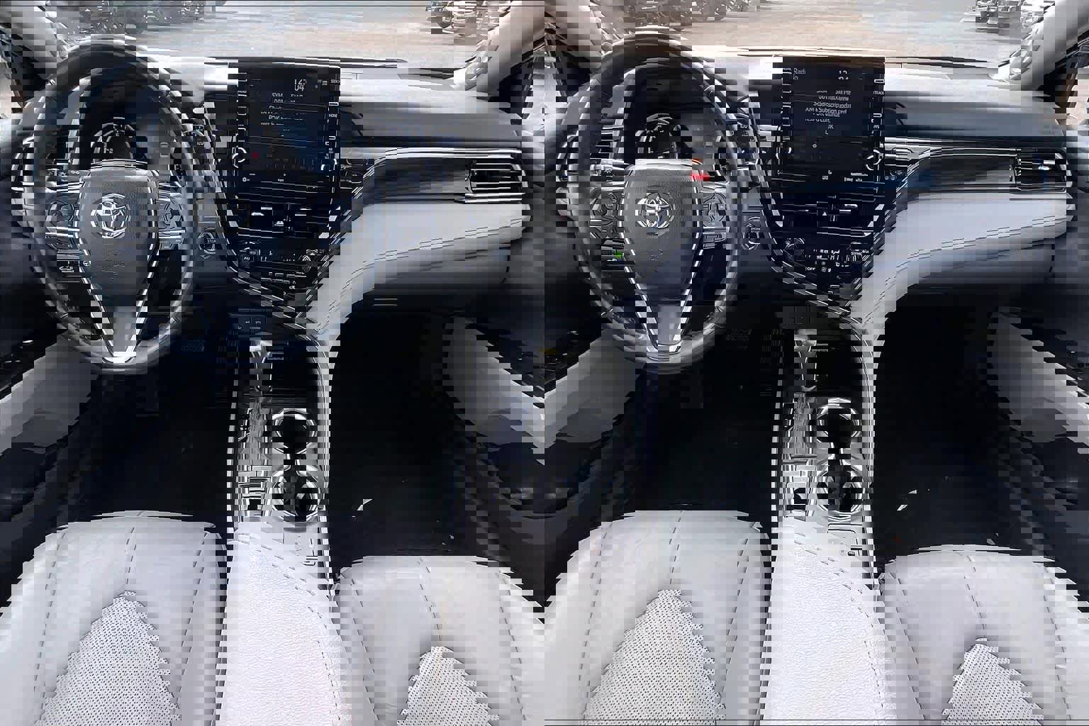 Used 2024 Toyota Camry XLE w/ Navigation Package image 16