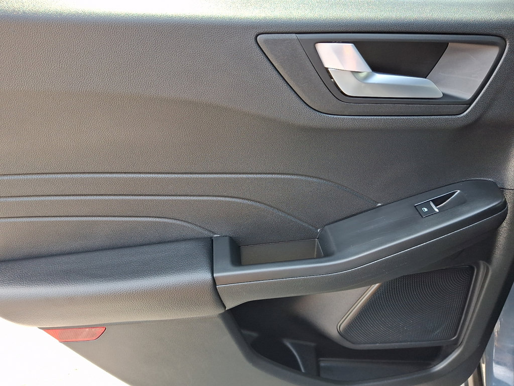 Used 2025 Ford Escape ST-Line FWD image 19