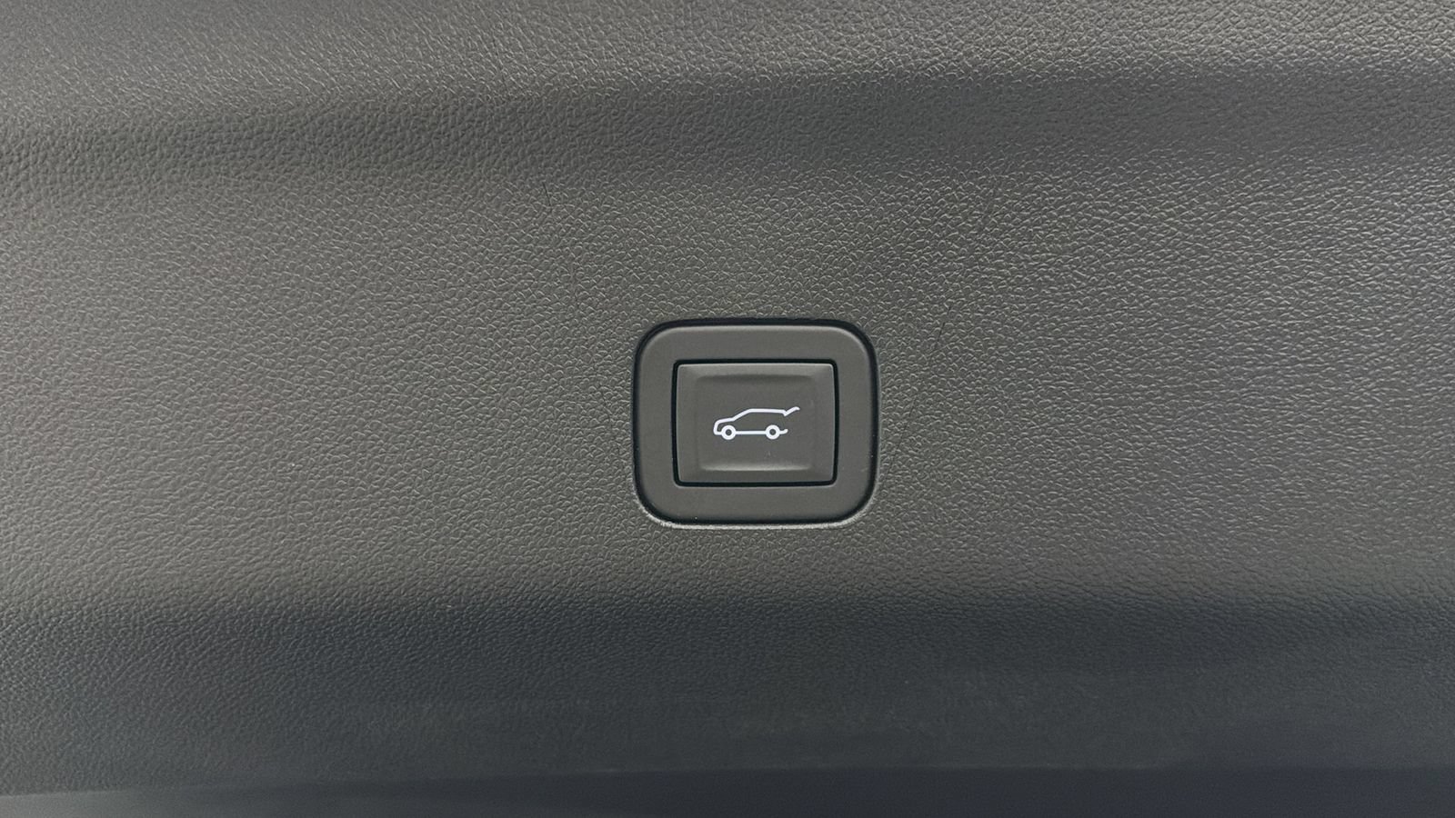 Used 2026 GMC Yukon XL Denali Ultimate w/ LPO, Floor Liner Package AWD/4WD image 18