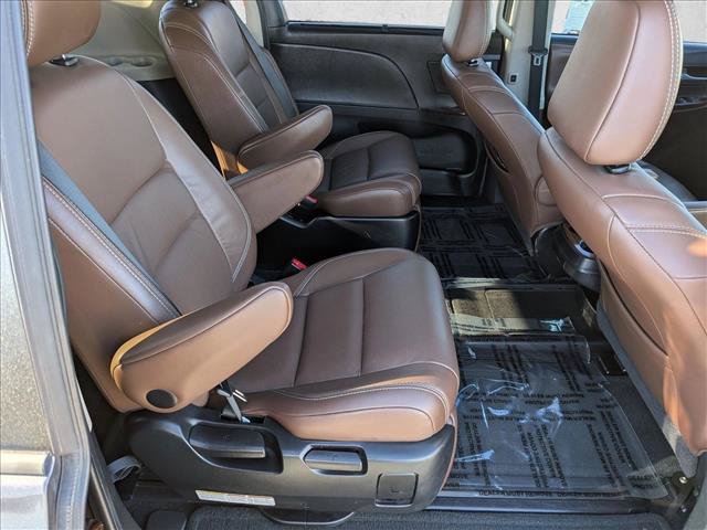 Used 2017 Toyota Sienna Limited w/ Preferred Accessory Package FWD image 20