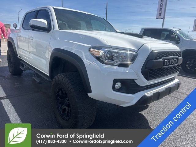 Used 2017 Toyota Tacoma TRD Sport image 3