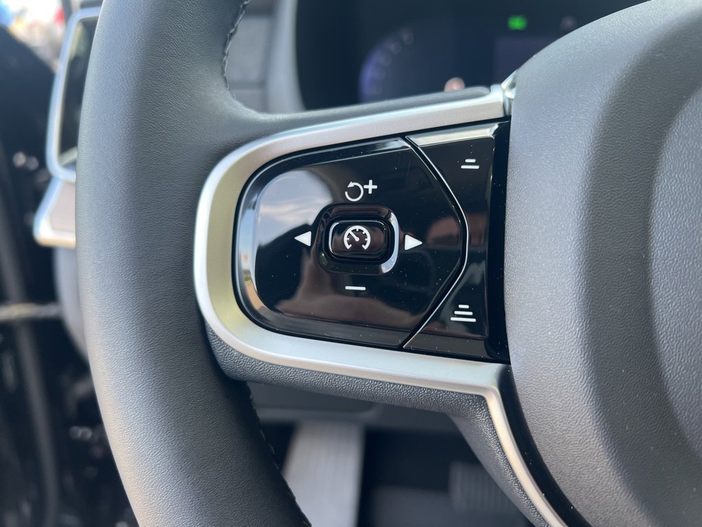 New 2026 Volvo XC90 B6 Plus w/ Protection Package Premier image 18