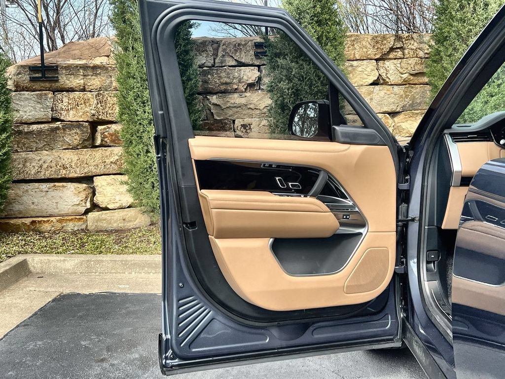 New 2026 Land Rover Range Rover Long Wheelbase SE AWD/4WD image 17