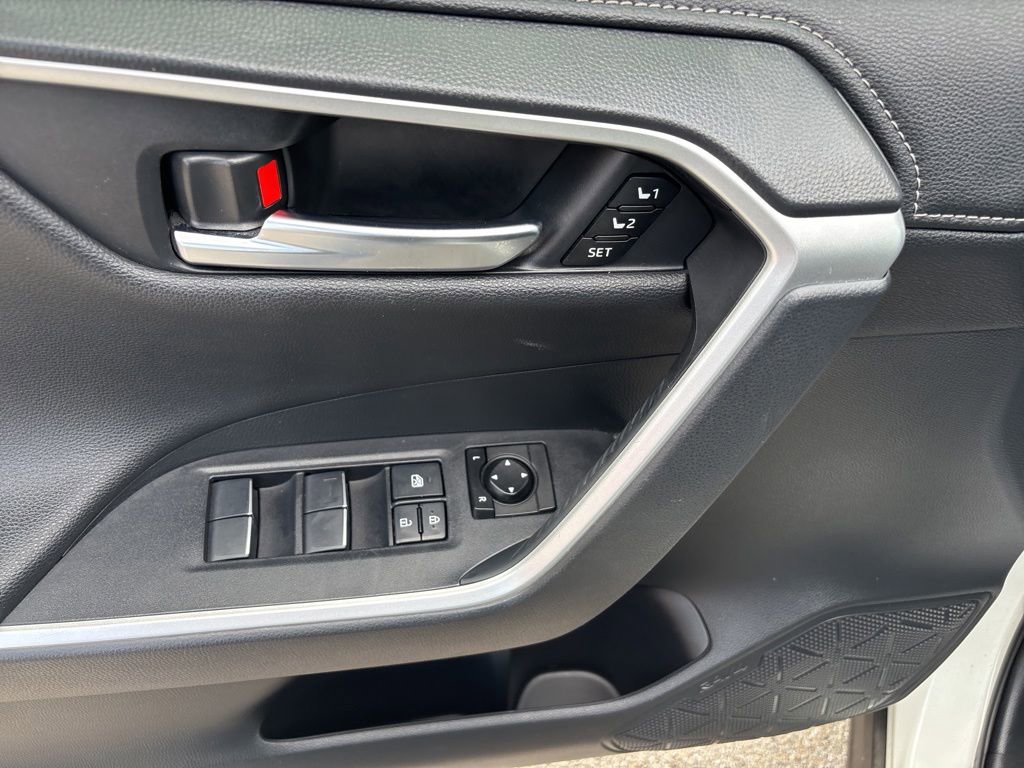 Used 2019 Toyota RAV4 Limited AWD/4WD image 12