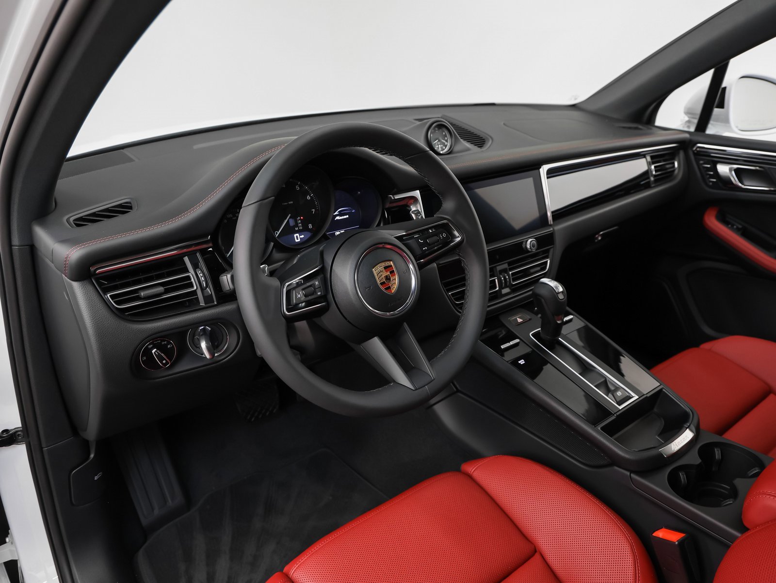 Used 2025 Porsche Macan image 45