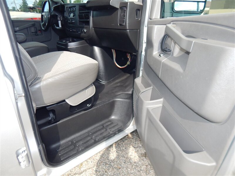 Used 2019 Chevrolet Express 3500 LT w/ LT Preferred Equipment Group RWD image 17