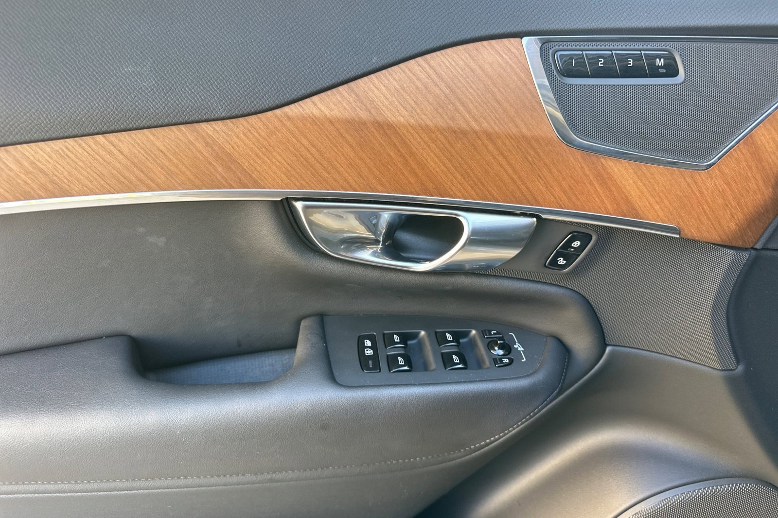 Used 2023 Volvo XC90 T8 Plus w/ Protection Package Premier image 10