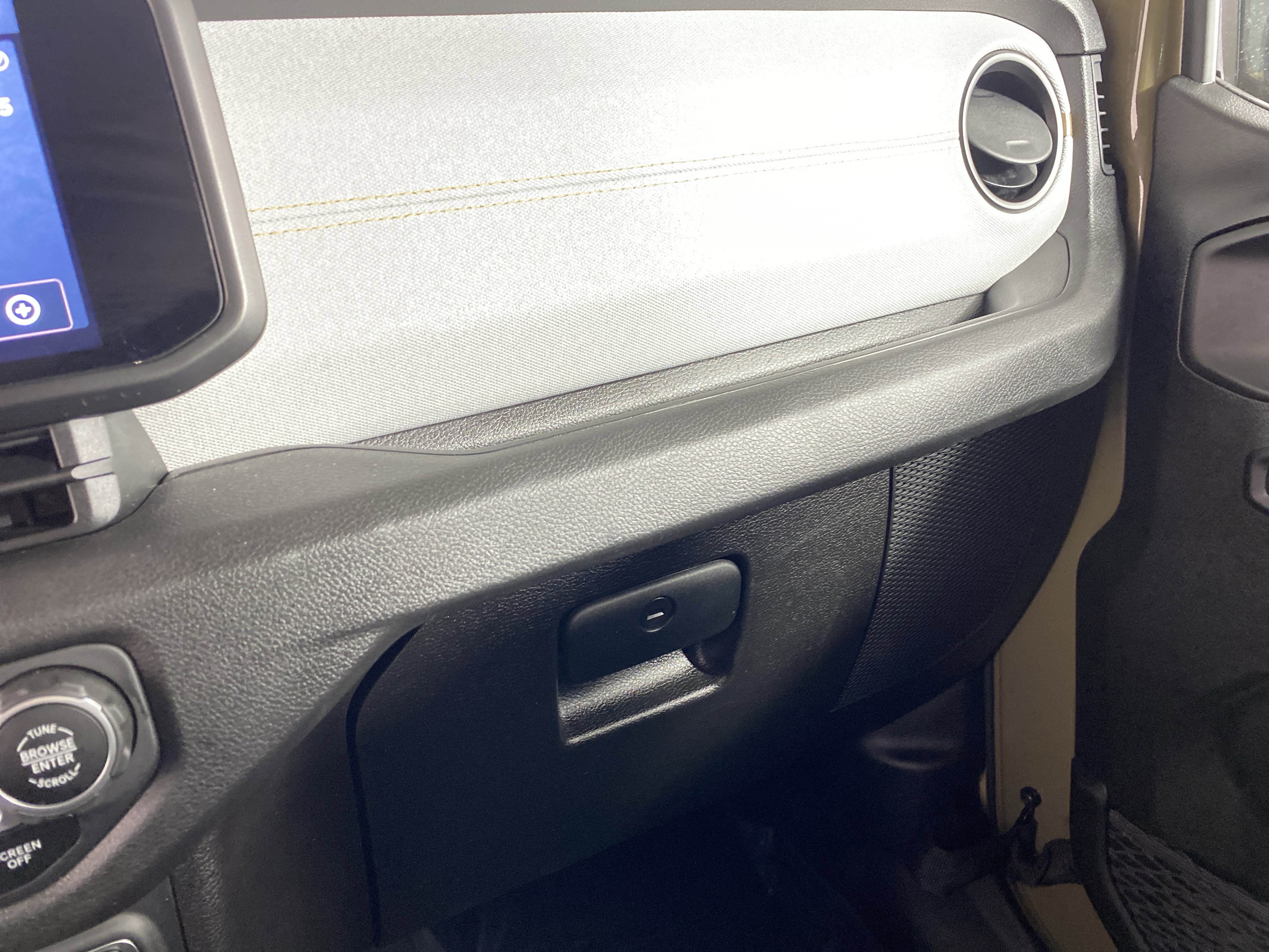 Used 2025 Jeep Wrangler Sport S image 29