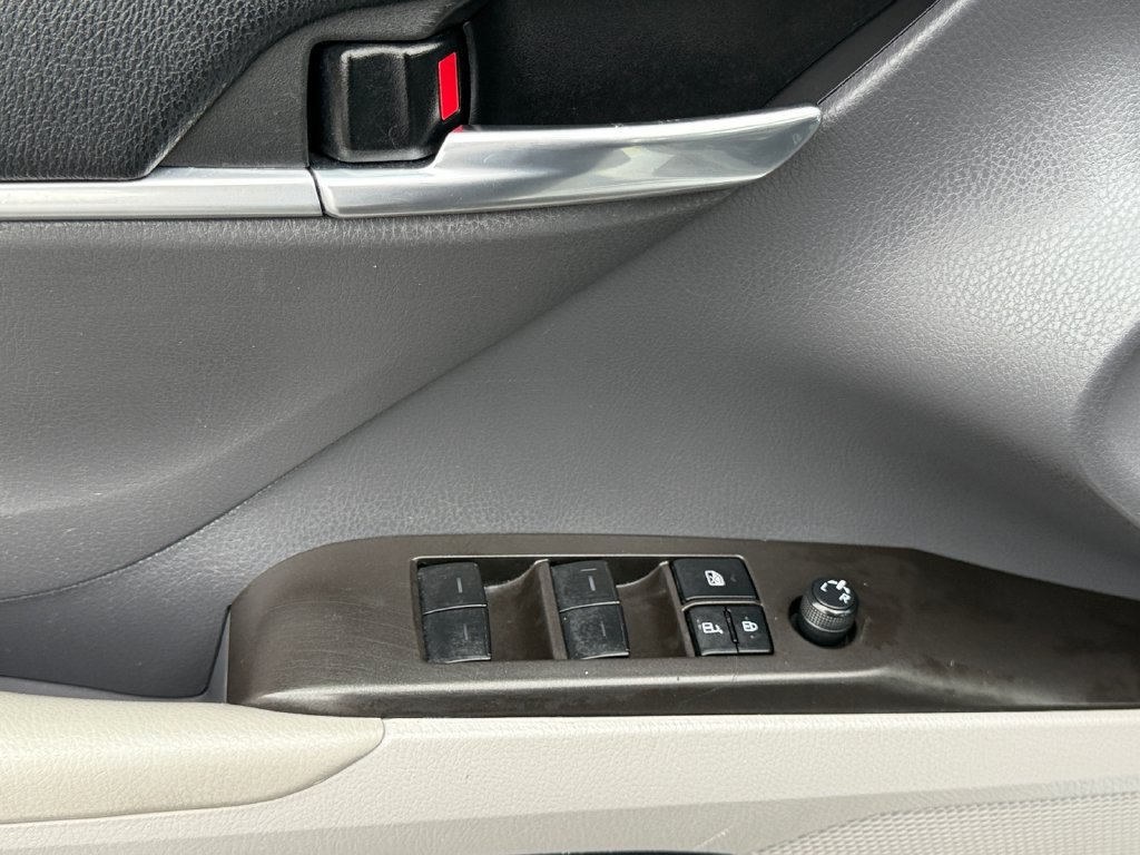 Used 2022 Toyota Camry LE FWD image 11