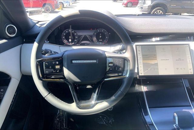 Used 2026 Land Rover Range Rover Evoque Dynamic SE AWD/4WD image 4