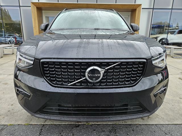 Used 2025 Volvo XC40 B5 Plus AWD/4WD image 2