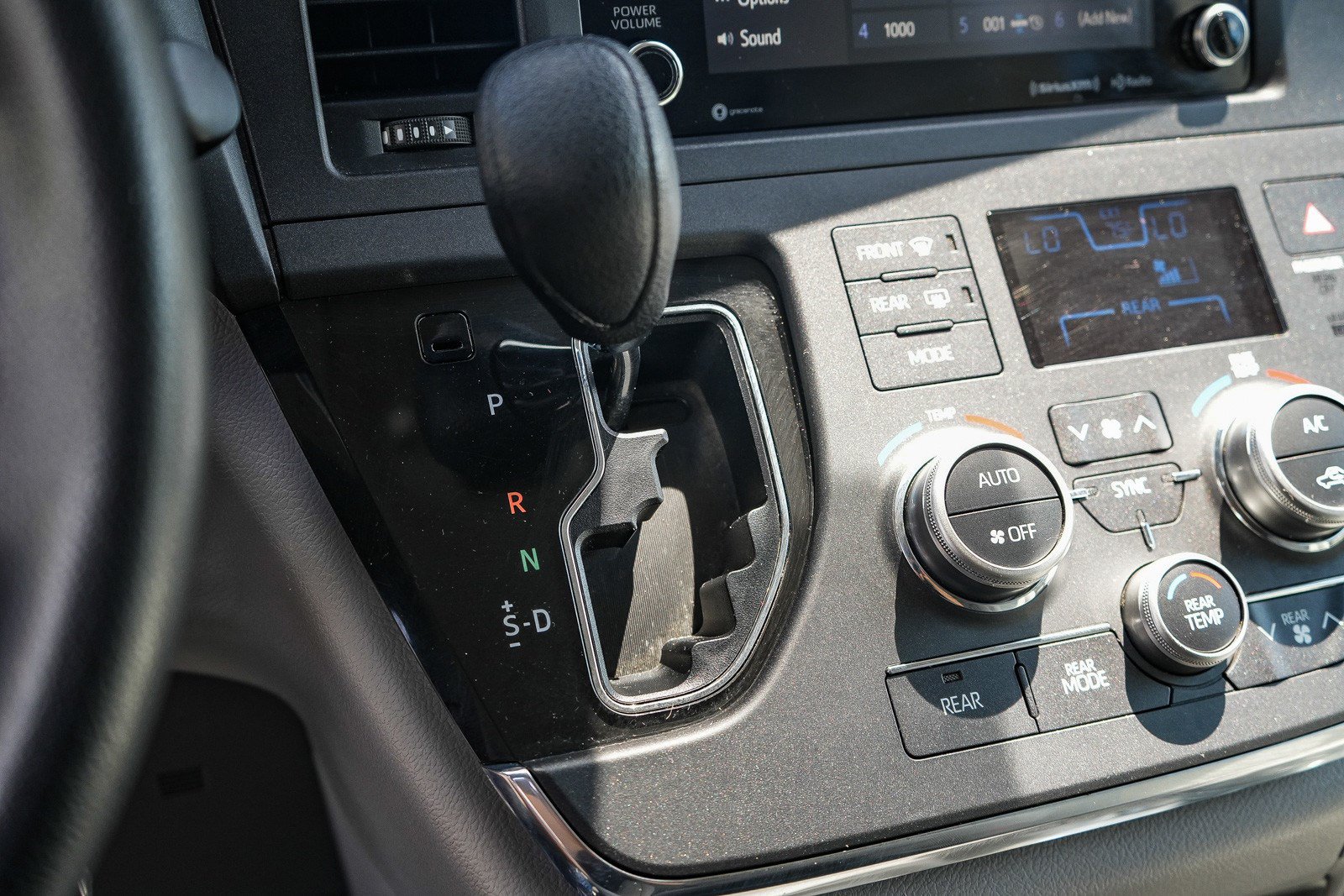 Used 2018 Toyota Sienna LE FWD image 18