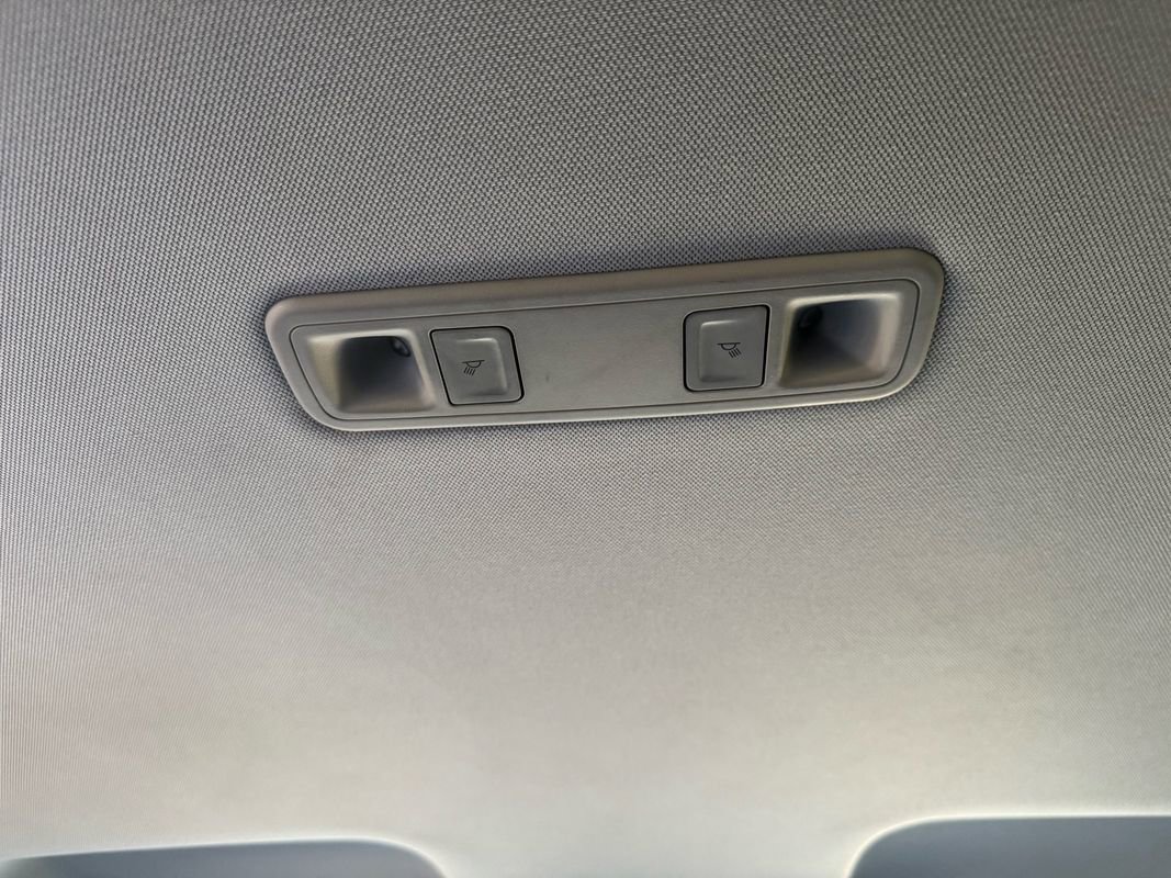 Used 2020 Chevrolet Suburban LT image 15