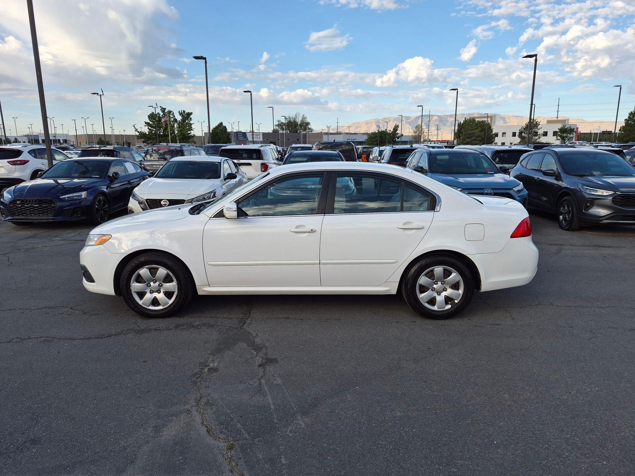 Used 2010 Kia Optima LX FWD image 9