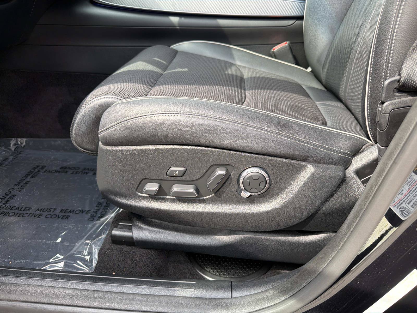 Used 2022 Genesis GV70 2.5T w/ Sport Prestige Package AWD/4WD image 19