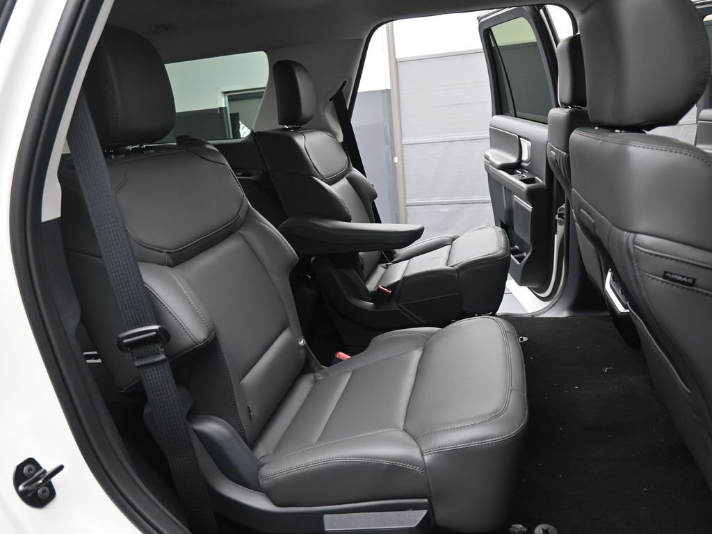 New 2026 Ford Expedition Active image 18