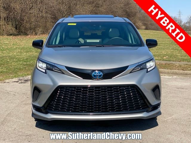 Used 2024 Toyota Sienna XSE image 2