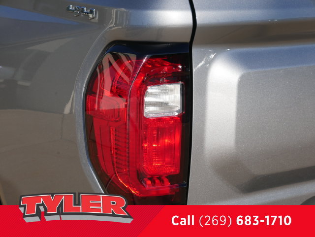 Used 2024 GMC Canyon Elevation w/ Elevation Premium Package AWD/4WD image 12