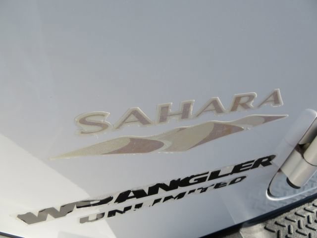 Used 2010 Jeep Wrangler Unlimited Sahara w/ Dual Top Group AWD/4WD image 9