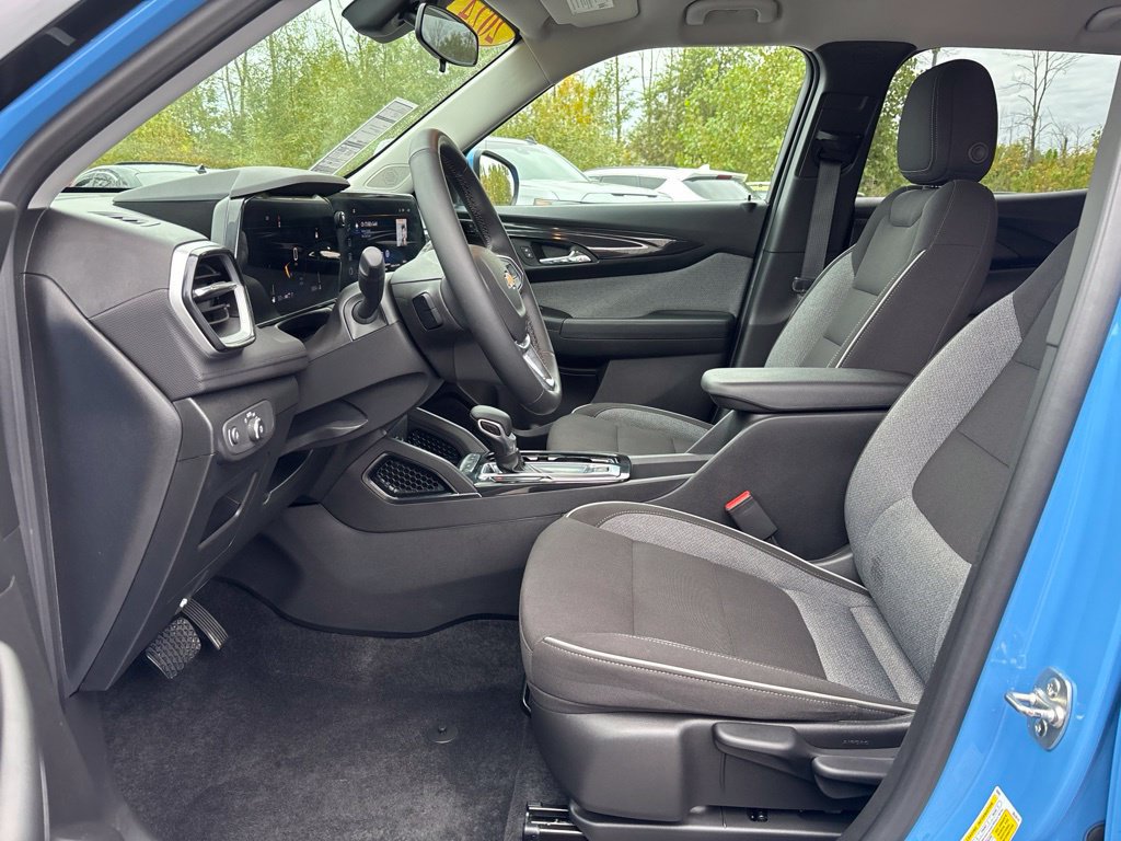 Used 2024 Chevrolet TrailBlazer LT w/ LT Cold Weather Package AWD/4WD image 17