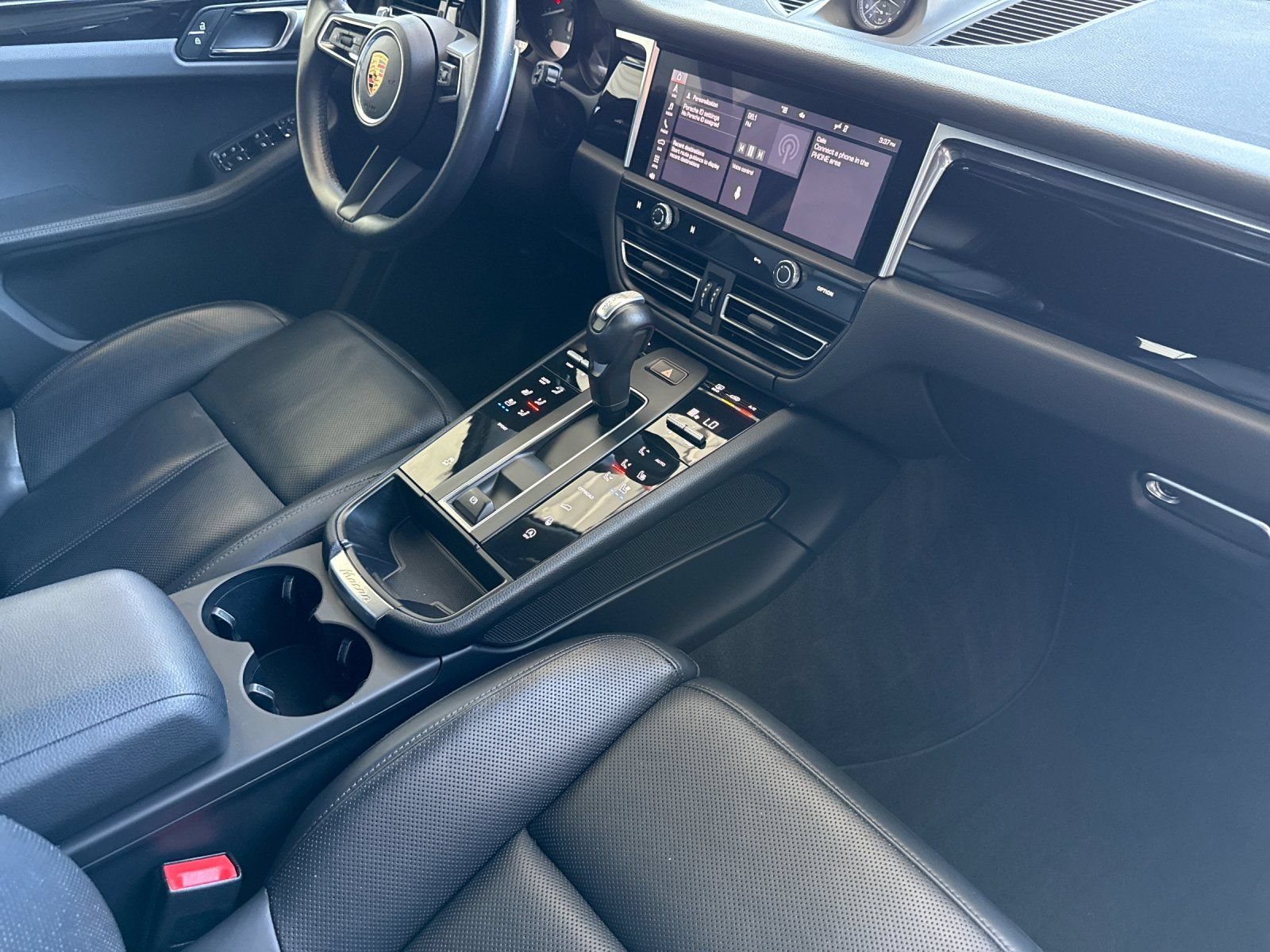 Used 2024 Porsche Macan w/ Premium Plus Package AWD/4WD image 17