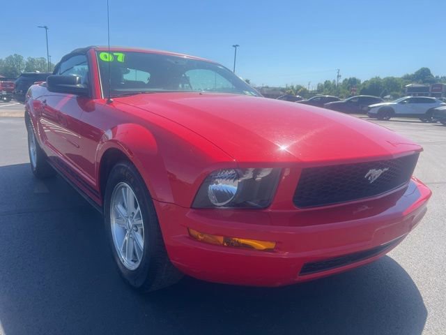 Used 2007 Ford Mustang Convertible RWD image 1