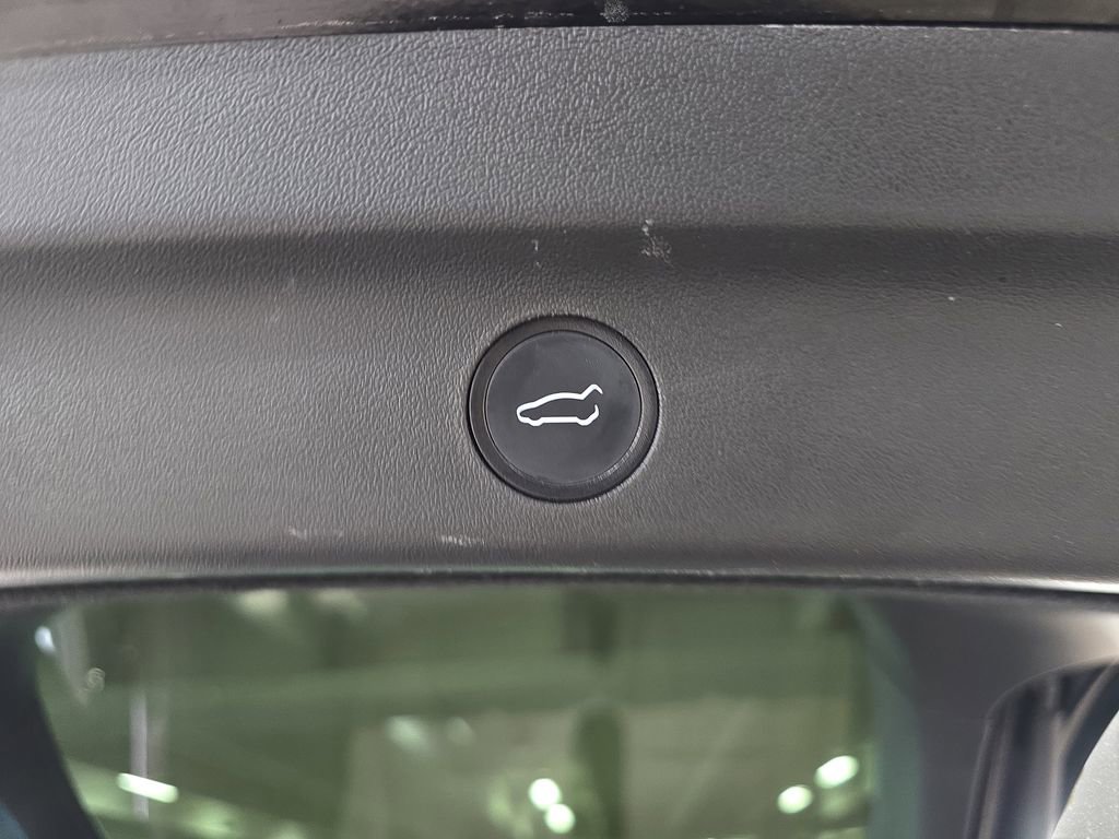 Used 2022 Tesla Model Y Long Range image 31