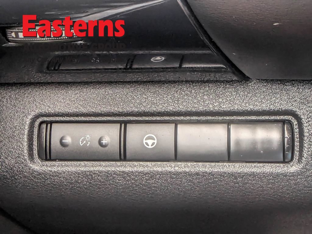 Used 2022 Nissan Pathfinder SV AWD/4WD image 35