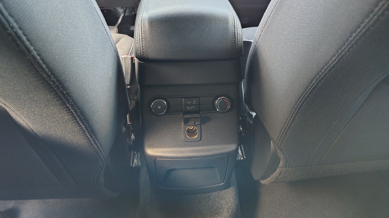 Used 2017 Ford Explorer XLT w/ Equipment Group 201A FWD image 23