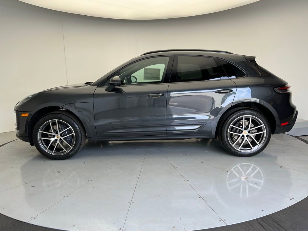 Certified 2025 Porsche Macan image 2
