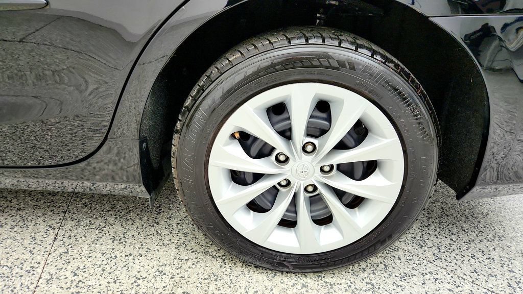 Used 2016 Toyota Camry FWD image 9