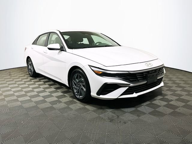 Used 2024 Hyundai Elantra SEL image 1