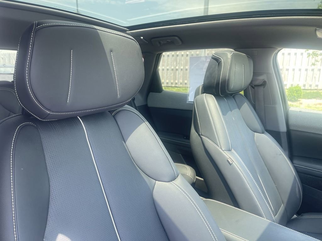 Certified 2025 Cadillac Optiq Luxury 2 w/ LPO, Floor Liner Package AWD/4WD image 28