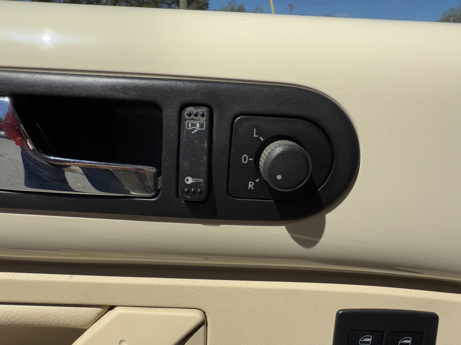 Used 2008 Volkswagen Beetle S image 25