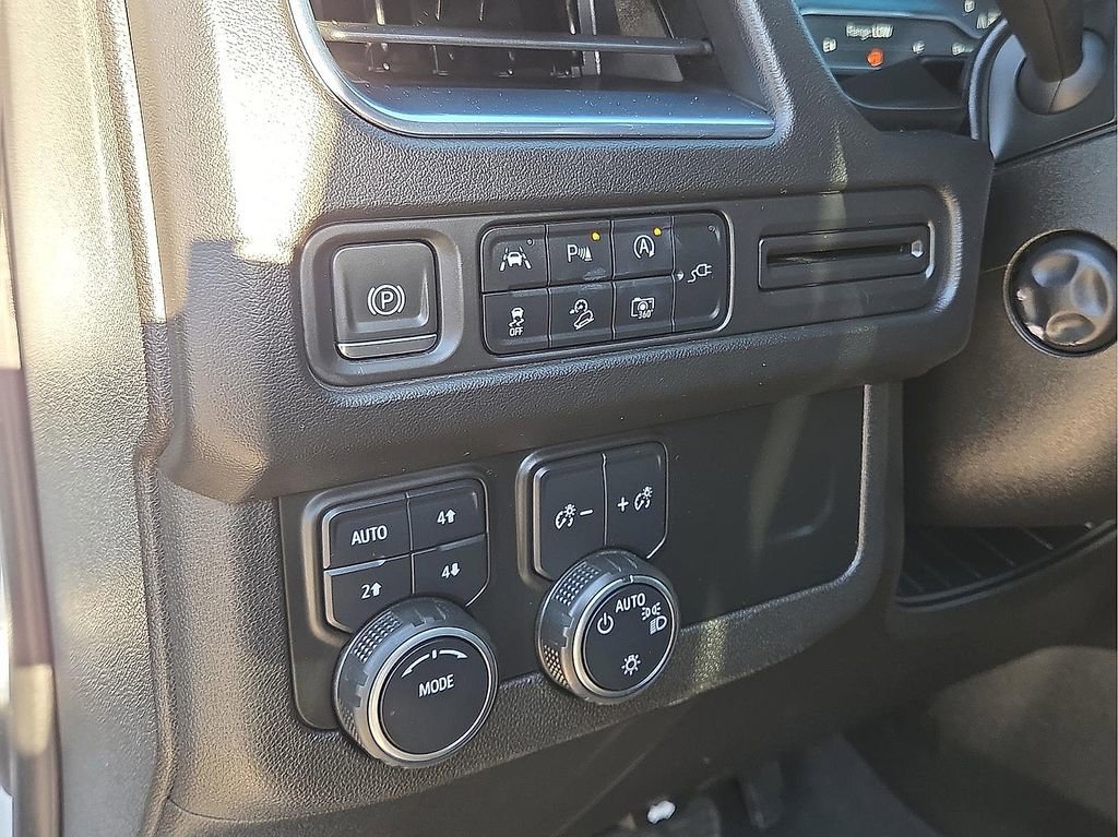 Used 2022 Chevrolet Tahoe Z71 w/ Luxury Package image 19