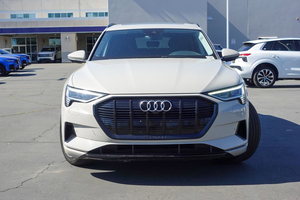 Used 2022 Audi e-tron Premium Plus w/ Premium Plus Package image 2