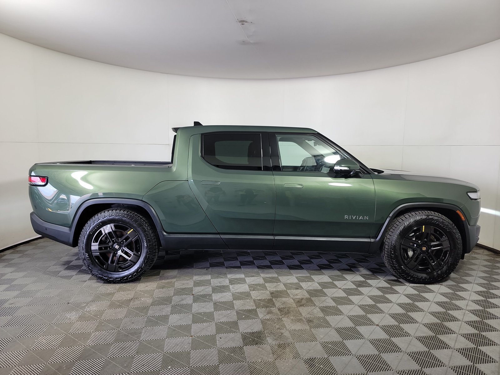 Used 2023 Rivian R1T Adventure Dual AWD/4WD image 6